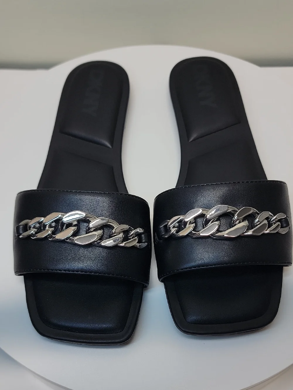 DKNY NEW IN BOX BLACK FLAT SLIDE SUMMER SANDALS W/SILVER CHAIN